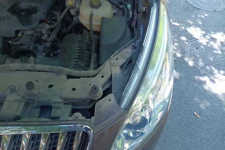Used Buick GL8 2015 2.4L Luxury Business Premium Edition Engine Bay Left