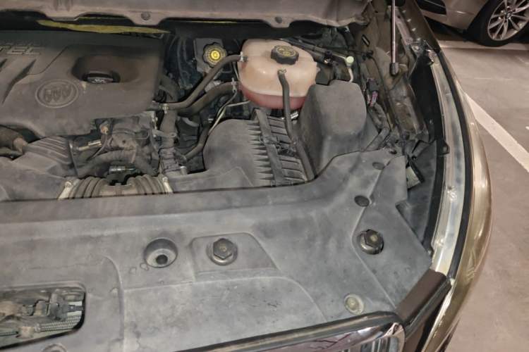 Used Buick GL8 2015 2.4L Luxury Business Premium Edition Engine Bay Left