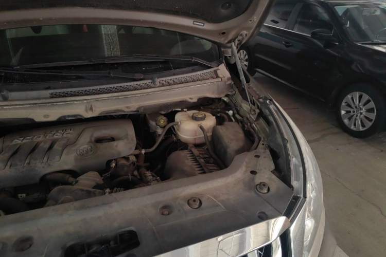Used Buick GL8 2015 2.4L Luxury Business Premium Edition Engine Bay Left