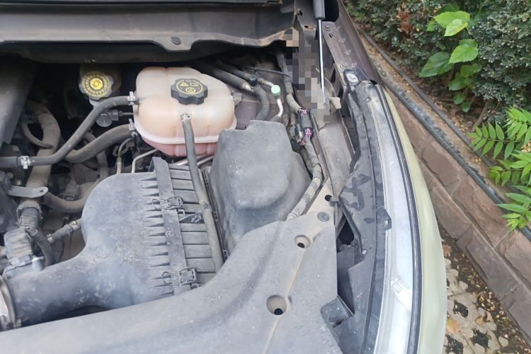 Used Buick GL8 2015 2.4L Luxury Business Premium Edition Engine Bay Left