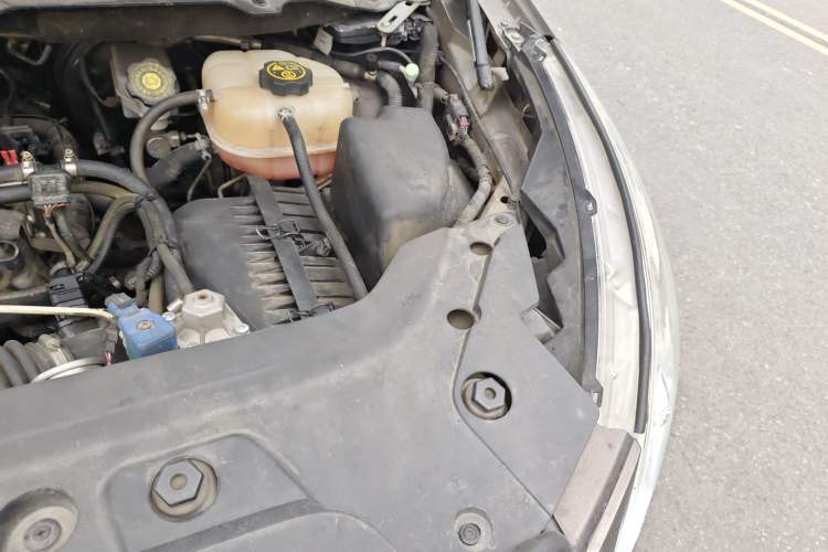 Used Buick GL8 2015 2.4L Luxury Business Premium Edition Engine Bay Left
