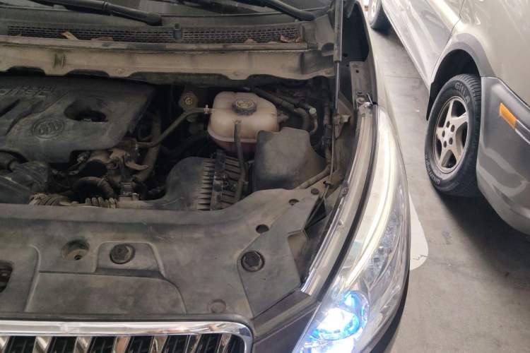 Used Buick GL8 2015 2.4L Luxury Business Premium Edition Engine Bay Left