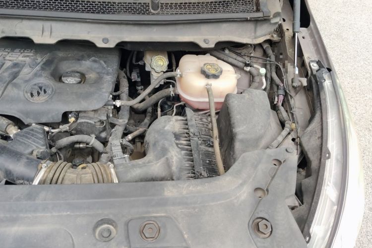 Used Buick GL8 2015 2.4L Luxury Business Premium Edition Engine Bay Left