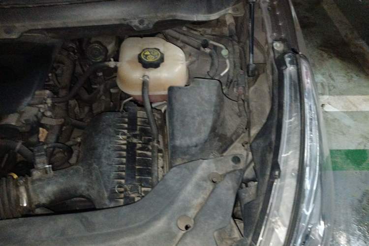 Used Buick GL8 2015 2.4L Luxury Business Premium Edition Engine Bay Left