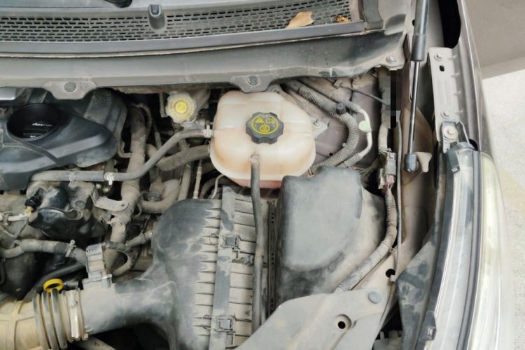 Used Buick GL8 2015 2.4L Luxury Business Premium Edition Engine Bay Left