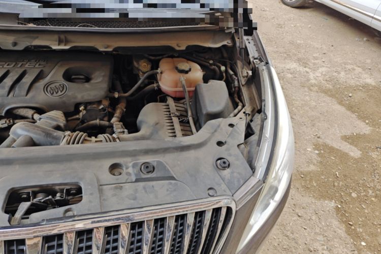 Used Buick GL8 2015 2.4L Luxury Business Premium Edition Engine Bay Left