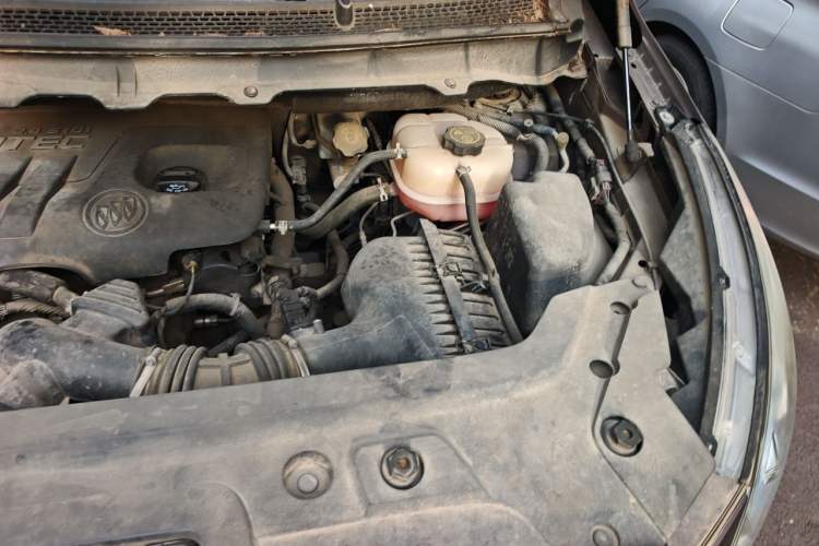 Used Buick GL8 2015 2.4L Luxury Business Premium Edition Engine Bay Left