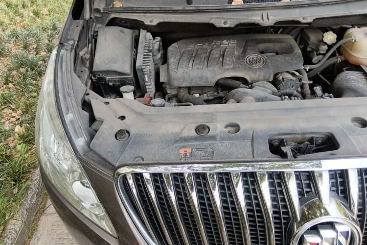Used Buick GL8 2015 2.4L Luxury Business Premium Edition Engine Bay Right