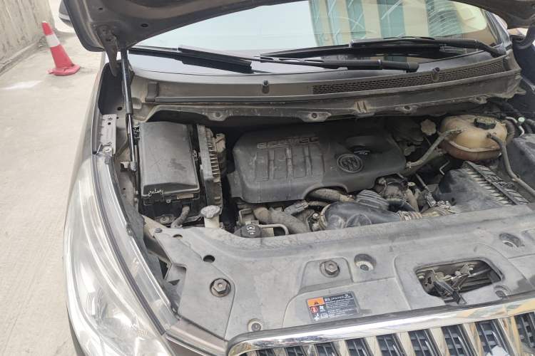 Used Buick GL8 2015 2.4L Luxury Business Premium Edition Engine Bay Right