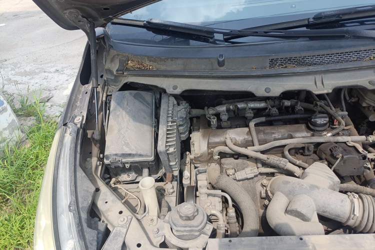 Used Buick GL8 2015 2.4L Luxury Business Premium Edition Engine Bay Right
