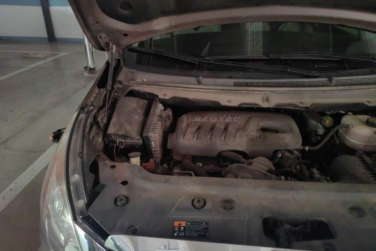 Used Buick GL8 2015 2.4L Luxury Business Premium Edition Engine Bay Right
