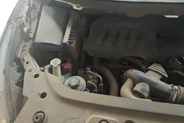 Used Buick GL8 2015 2.4L Luxury Business Premium Edition Engine Bay Right