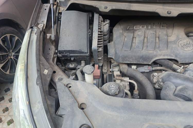 Used Buick GL8 2015 2.4L Luxury Business Premium Edition Engine Bay Right