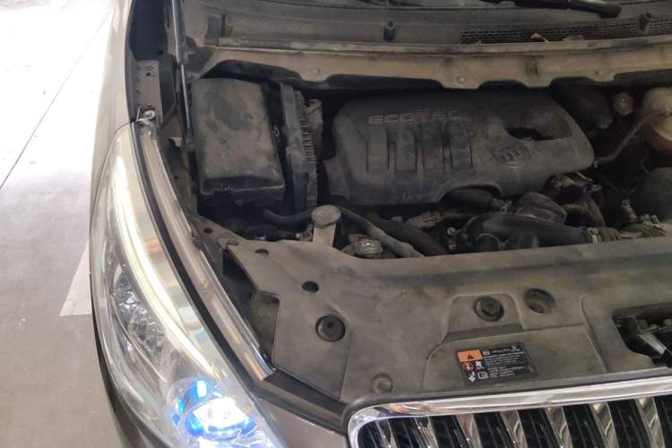 Used Buick GL8 2015 2.4L Luxury Business Premium Edition Engine Bay Right