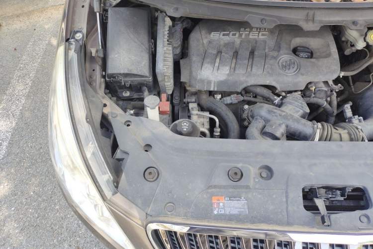 Used Buick GL8 2015 2.4L Luxury Business Premium Edition Engine Bay Right