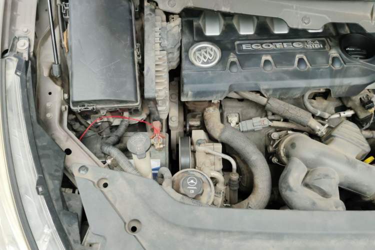Used Buick GL8 2015 2.4L Luxury Business Premium Edition Engine Bay Right