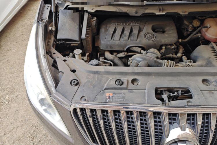 Used Buick GL8 2015 2.4L Luxury Business Premium Edition Engine Bay Right