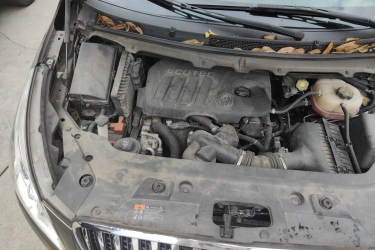 Used Buick GL8 2015 2.4L Luxury Business Premium Edition Engine Bay Right