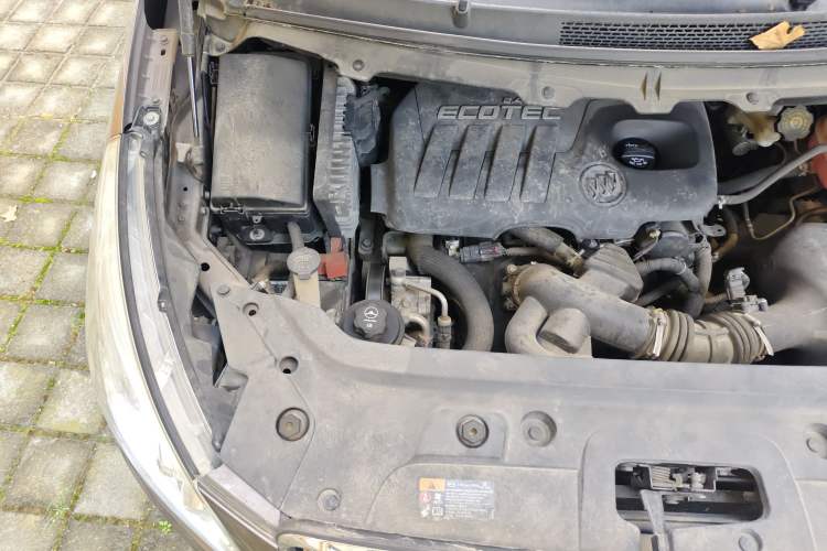 Used Buick GL8 2015 2.4L Luxury Business Premium Edition Engine Bay Right