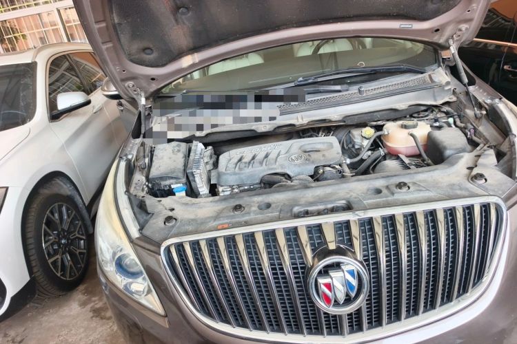 Used Buick GL8 2015 2.4L Luxury Business Premium Edition Engine Bay Right