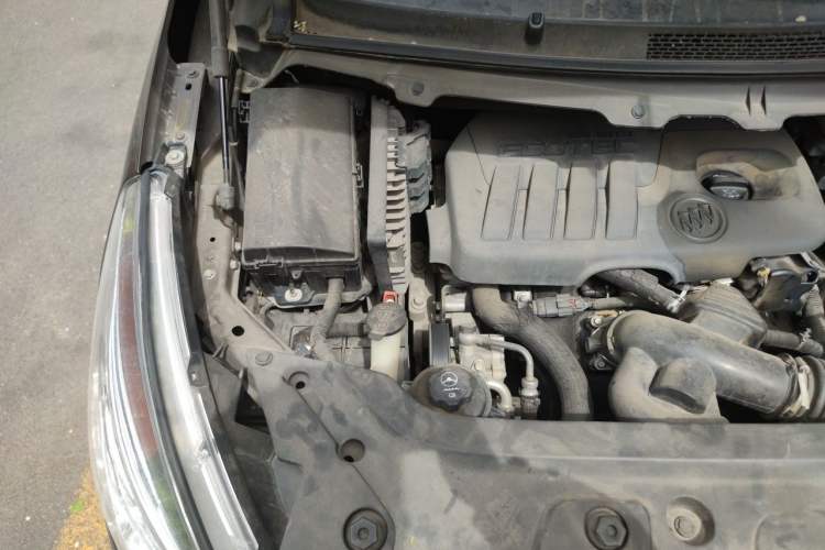Used Buick GL8 2015 2.4L Luxury Business Premium Edition Engine Bay Right