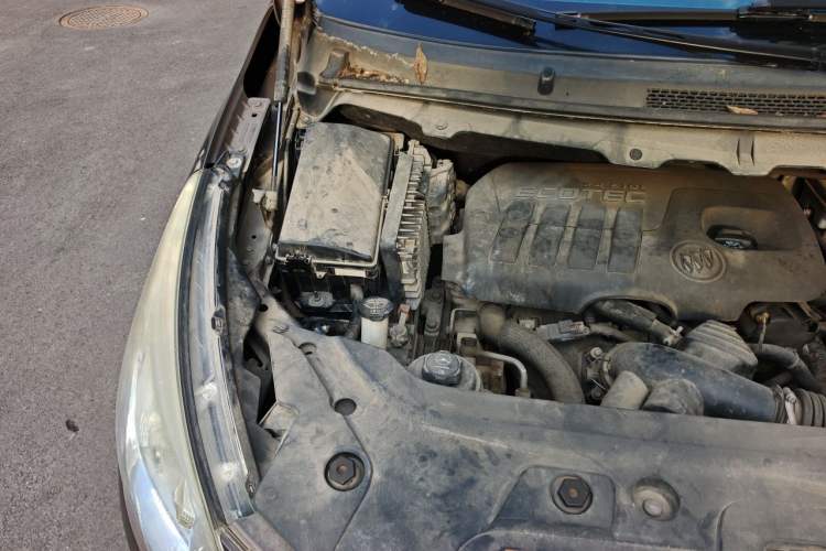 Used Buick GL8 2015 2.4L Luxury Business Premium Edition Engine Bay Right