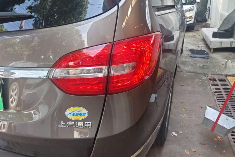 Used Buick GL8 2015 2.4L Luxury Business Premium Edition Exterior 3