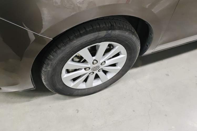 Used Buick GL8 2015 2.4L Luxury Business Premium Edition Exterior 3