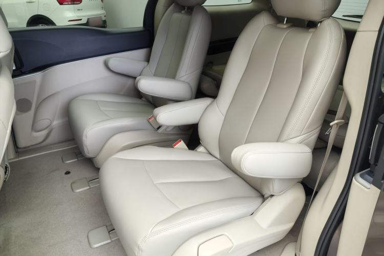 Used Buick GL8 2015 2.4L Luxury Business Premium Edition Exterior 6