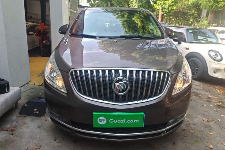 Used Buick GL8 2015 2.4L Luxury Business Premium Edition Front