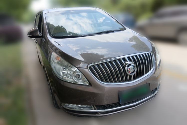 Used Buick GL8 2015 2.4L Luxury Business Premium Edition Front Right 45 Deg