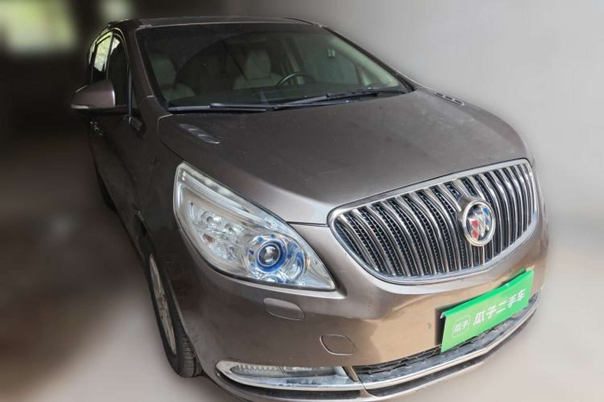 Used Buick GL8 2015 2.4L Luxury Business Premium Edition Front Right 45 Deg