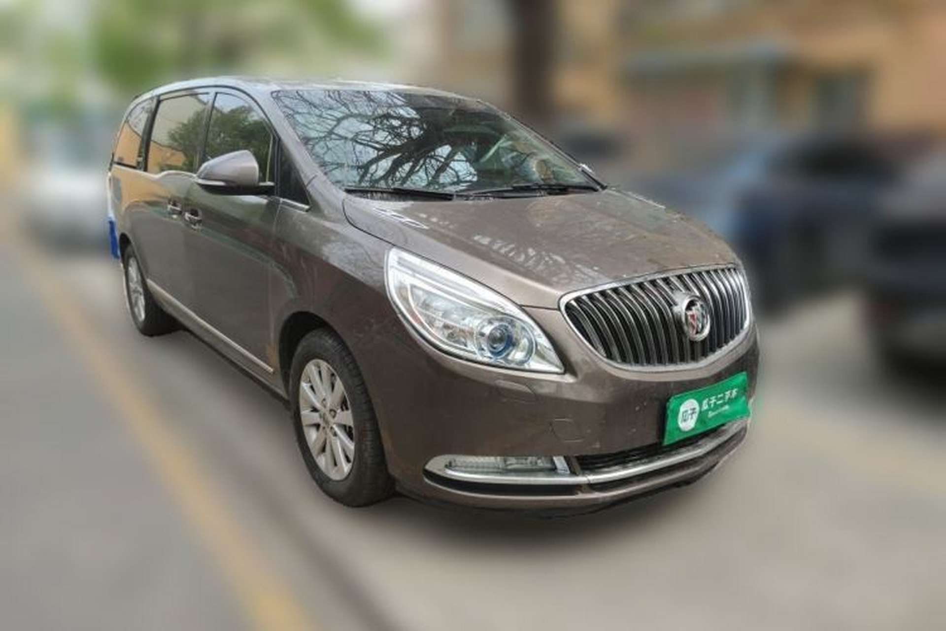 Used Buick GL8 2015 2.4L Luxury Business Premium Edition Front Right 45 Deg