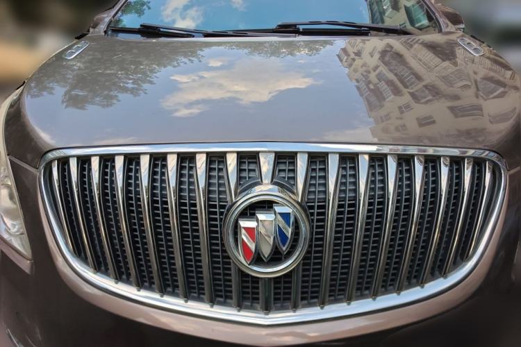 Used Buick GL8 2015 2.4L Luxury Business Premium Edition Front