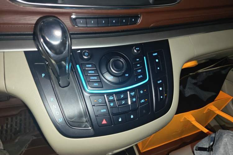 Used Buick GL8 2015 2.4L Luxury Business Premium Edition Gear Lever