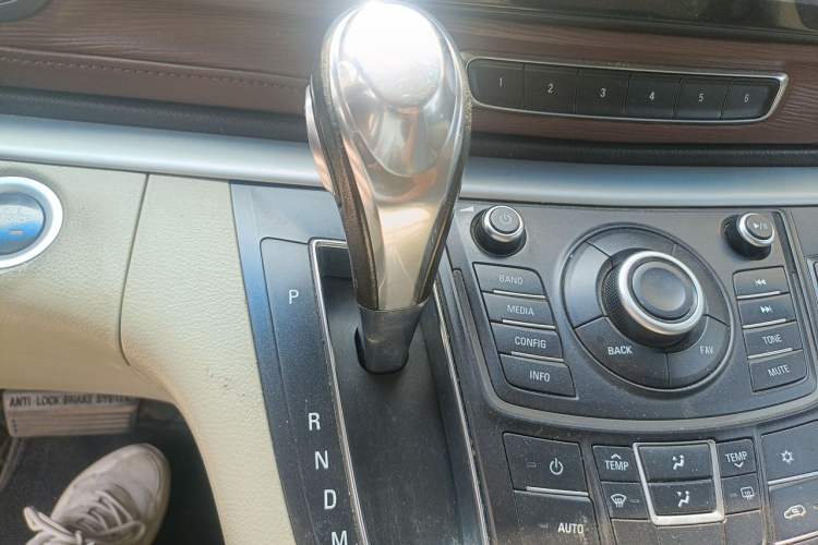 Used Buick GL8 2015 2.4L Luxury Business Premium Edition Gear Lever