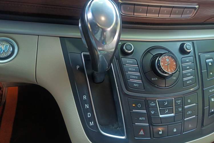 Used Buick GL8 2015 2.4L Luxury Business Premium Edition Gear Lever