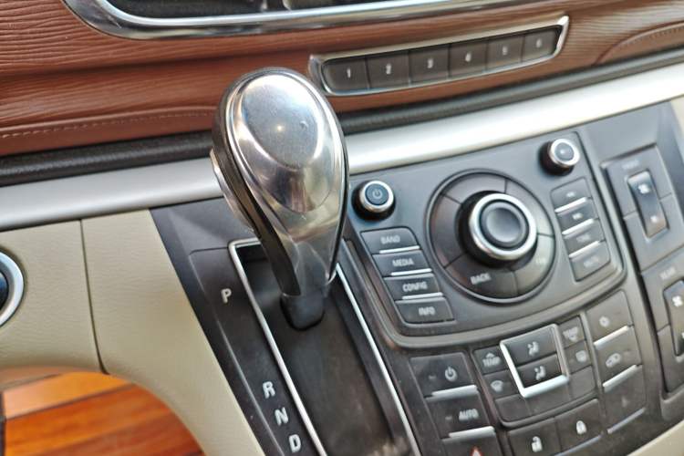 Used Buick GL8 2015 2.4L Luxury Business Premium Edition Gear Lever