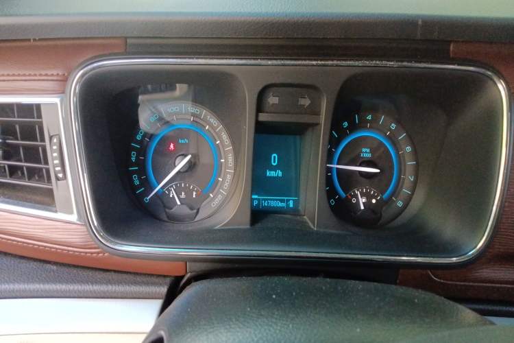 Used Buick GL8 2015 2.4L Luxury Business Premium Edition Instrument Cluster