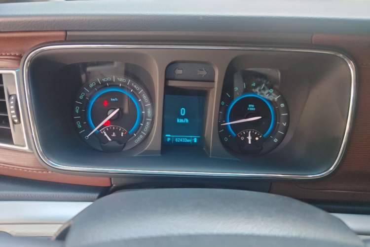 Used Buick GL8 2015 2.4L Luxury Business Premium Edition Instrument Cluster