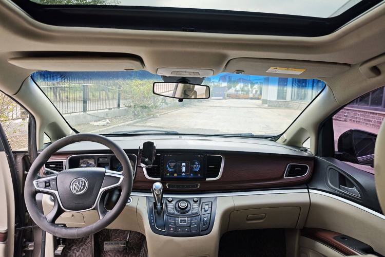 Used Buick GL8 2015 2.4L Luxury Business Premium Edition Interior 1