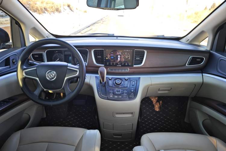 Used Buick GL8 2015 2.4L Luxury Business Premium Edition Interior 1