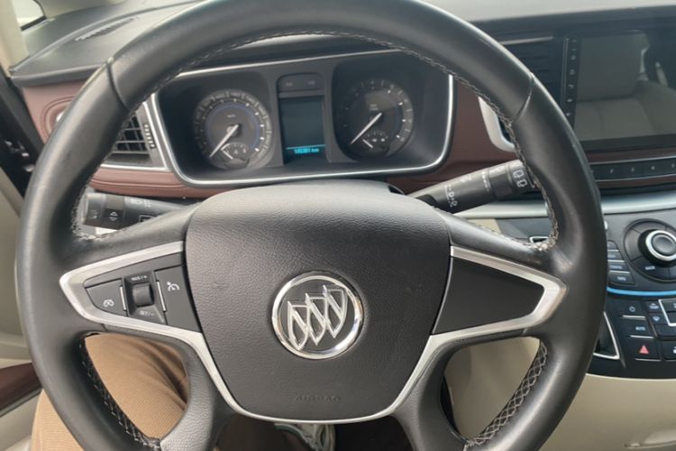 Used Buick GL8 2015 2.4L Luxury Business Premium Edition Interior 1