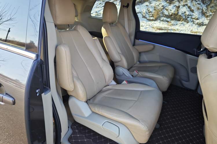 Used Buick GL8 2015 2.4L Luxury Business Premium Edition Interior 10