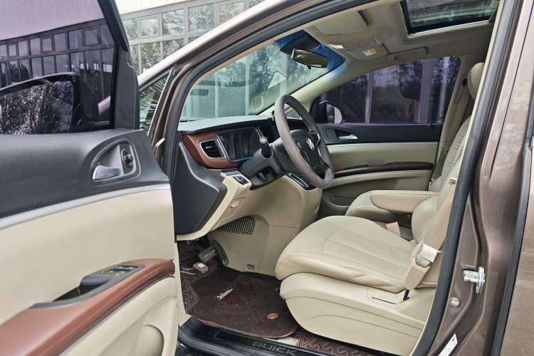 Used Buick GL8 2015 2.4L Luxury Business Premium Edition Interior 2