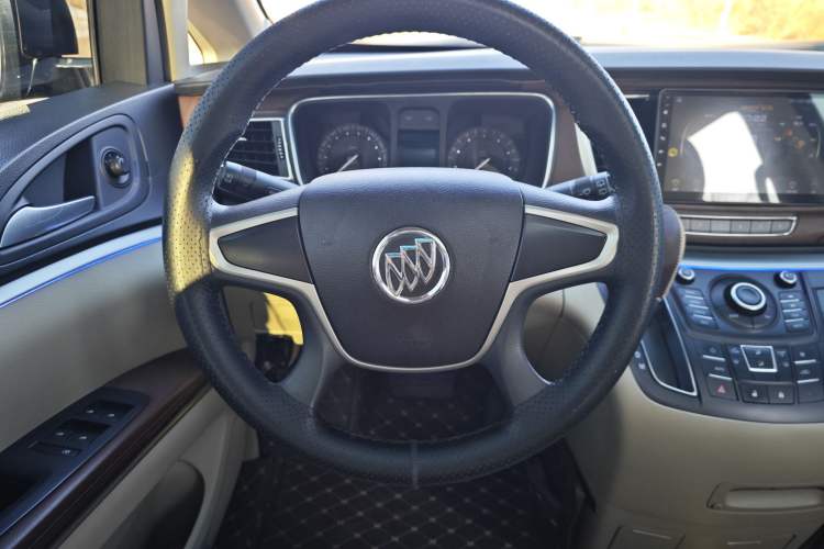 Used Buick GL8 2015 2.4L Luxury Business Premium Edition Interior 2