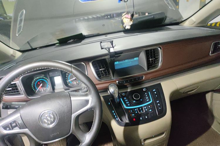 Used Buick GL8 2015 2.4L Luxury Business Premium Edition Interior 2