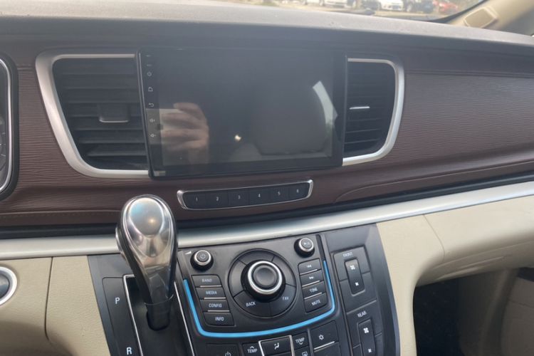 Used Buick GL8 2015 2.4L Luxury Business Premium Edition Interior 2