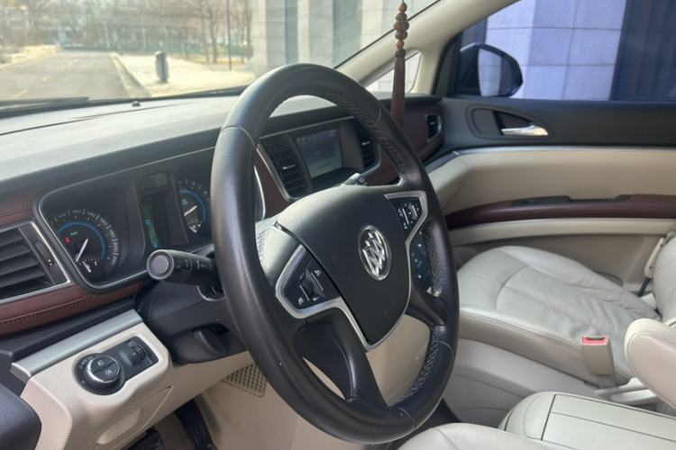Used Buick GL8 2015 2.4L Luxury Business Premium Edition Interior 3