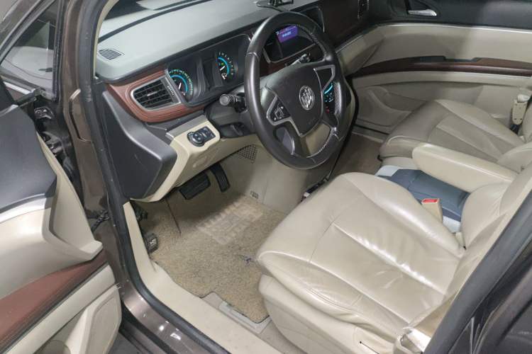 Used Buick GL8 2015 2.4L Luxury Business Premium Edition Interior 3